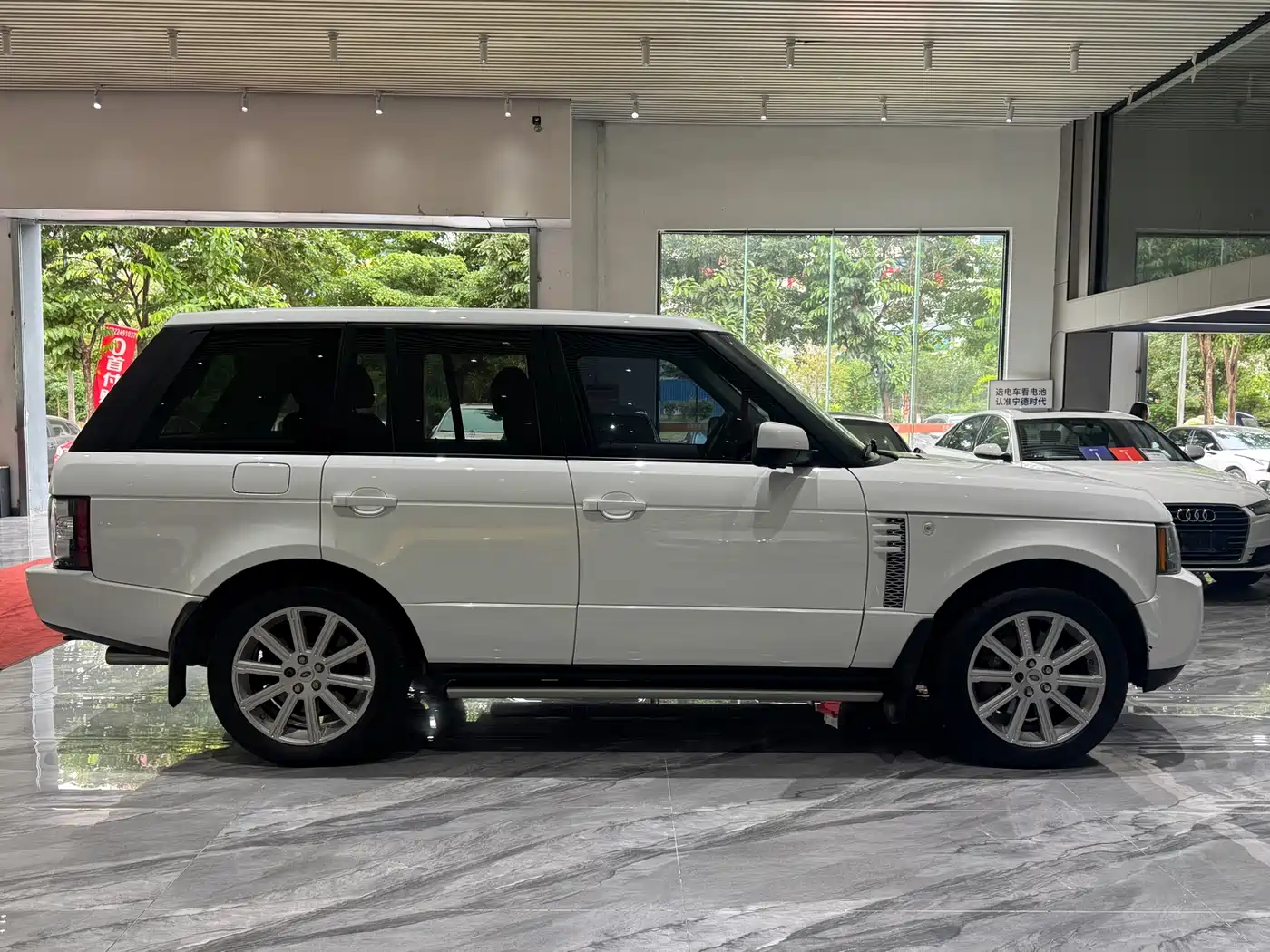 Land Rover Range Rover 2011 5.0 SC V8 фото 7