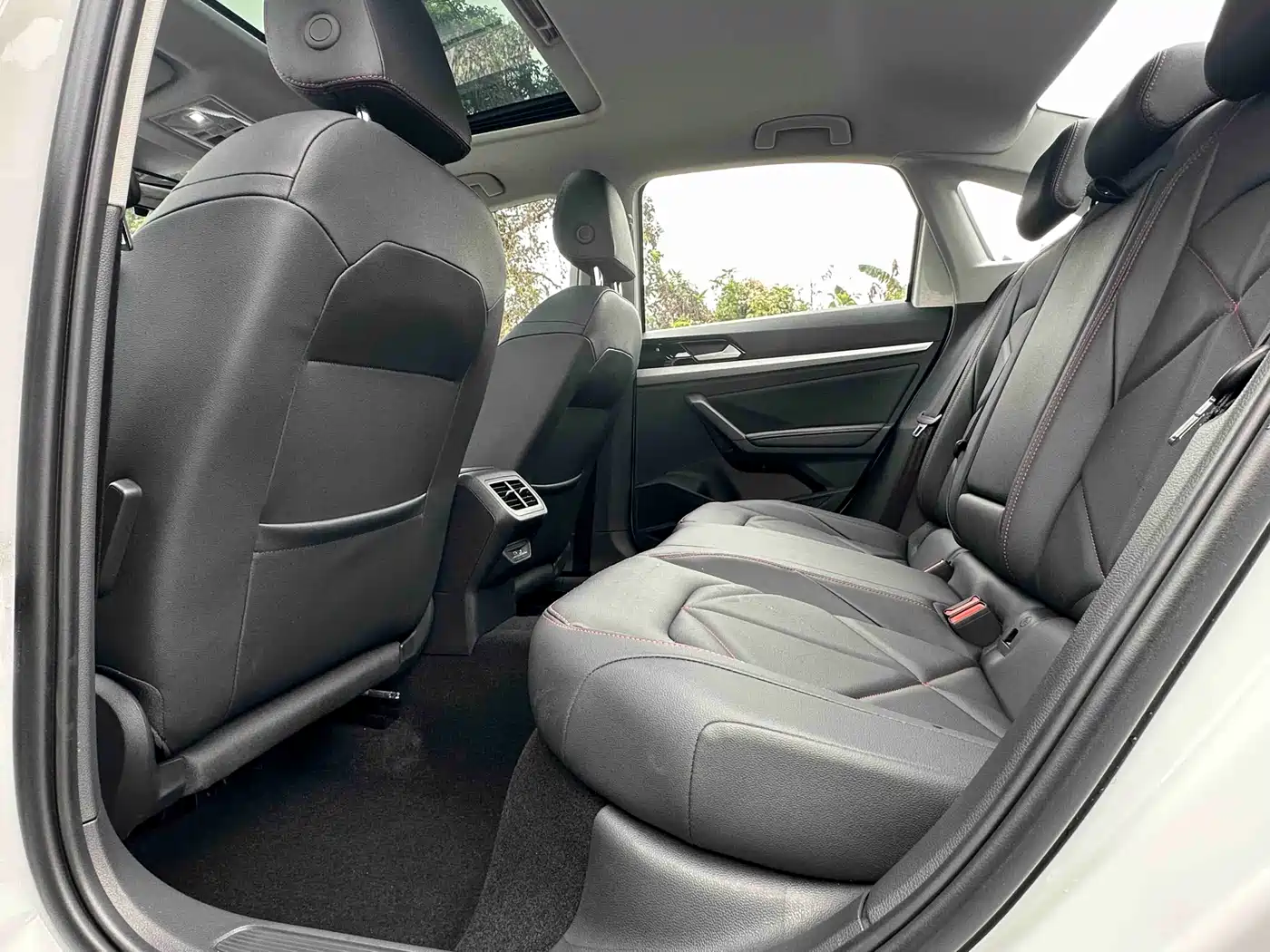 Volkswagen Lavida 2024 Model 300TSI DSG Starlight Leading Edition фото 9