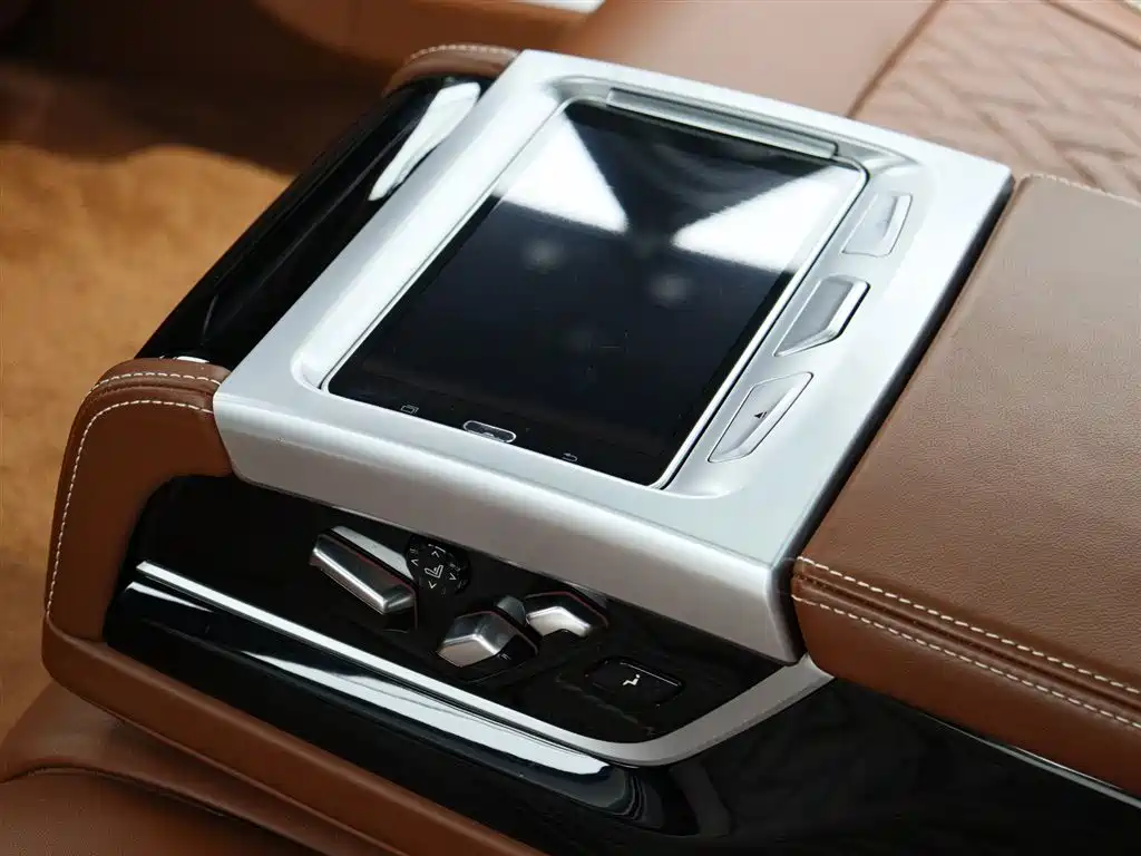 BMW 7 Series 2019 Facelift 750Li xDrive V8 M Sport Package фото 9