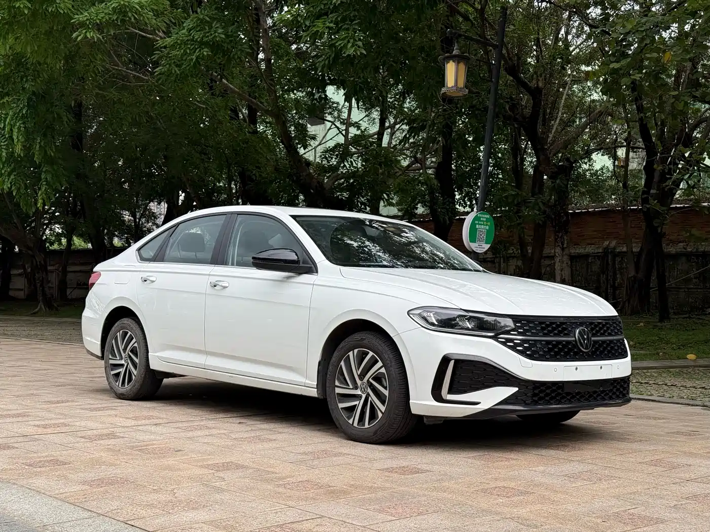 Volkswagen Lavida 2024 Model 300TSI DSG Starlight Leading Edition фото 3