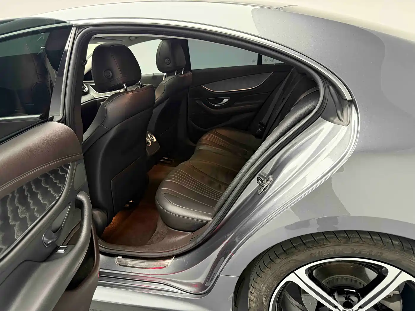Mercedes-Benz CLS 2018 CLS 300 Dynamic фото 14