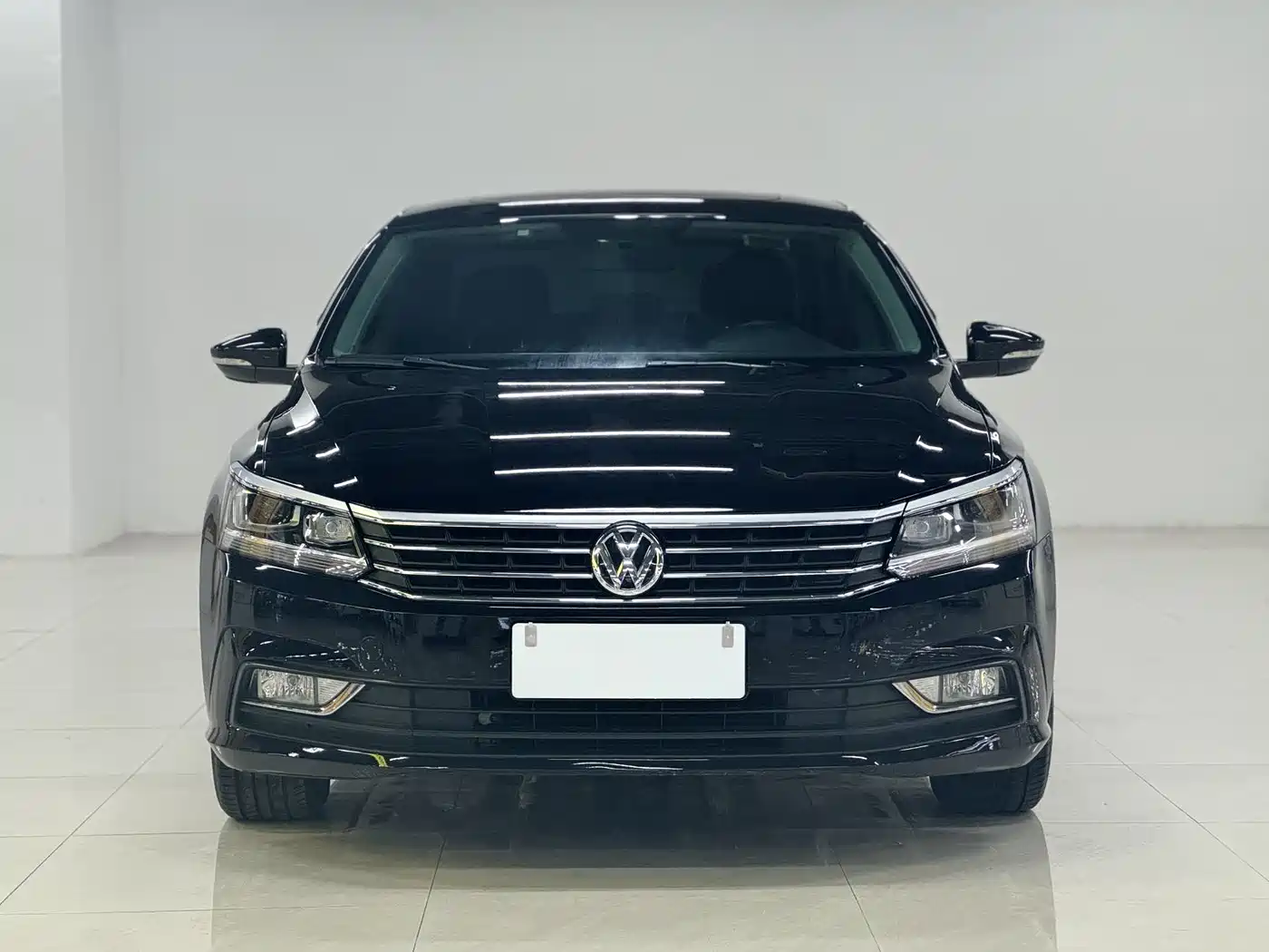 Volkswagen Passat 2017 280TSI DSG Prestige фото 2