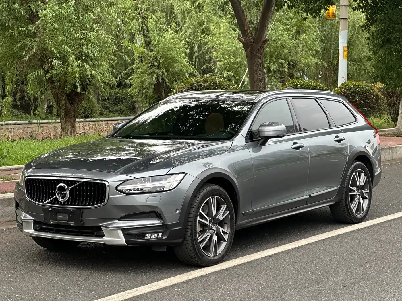 Фото 1 - Volvo V90