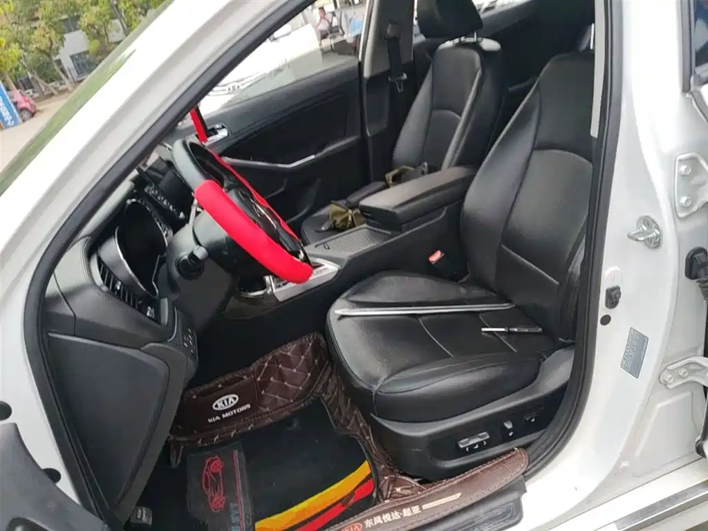 Kia K5 2015 2.0L Automatic LUX фото 15