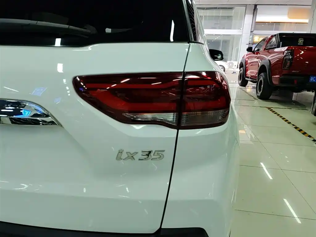 Hyundai Beijing Hyundai ix35 2018 2.0L Automatic 2WD Zhiyong·Enjoyment Edition фото 8