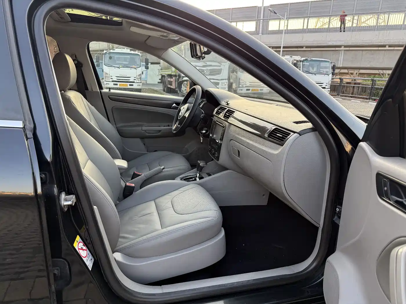 Volkswagen Bora 2012 1.6L Automatic Luxury Model фото 12