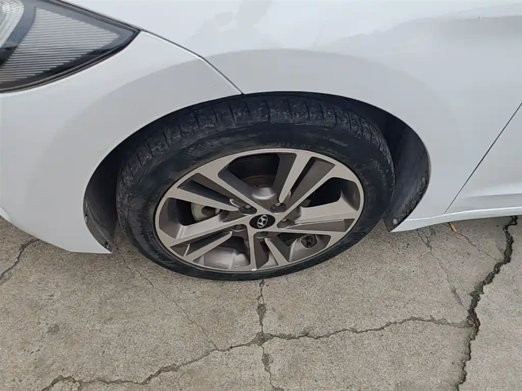 Hyundai Elantra 2016 Model 1.6L Automatic Smart Elite фото 23