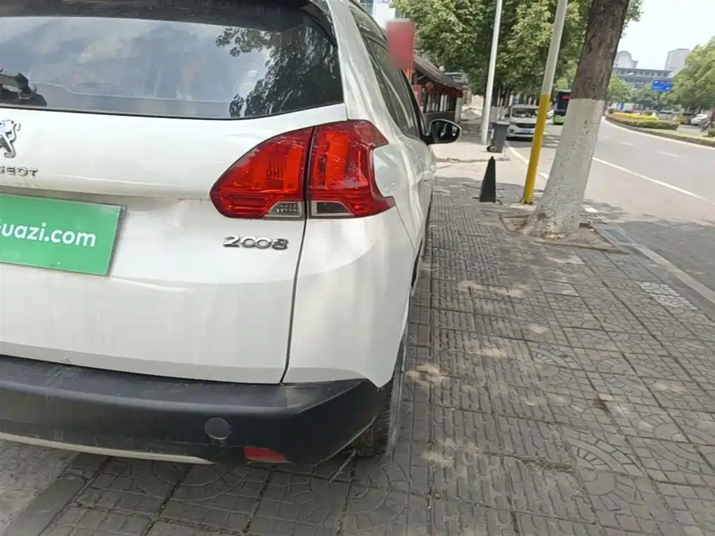 Peugeot 2008 2014 1.6L Manual Trend Edition фото 8