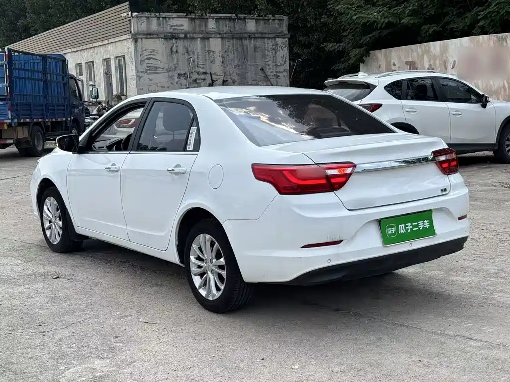 Фото 5 - Geely Vision