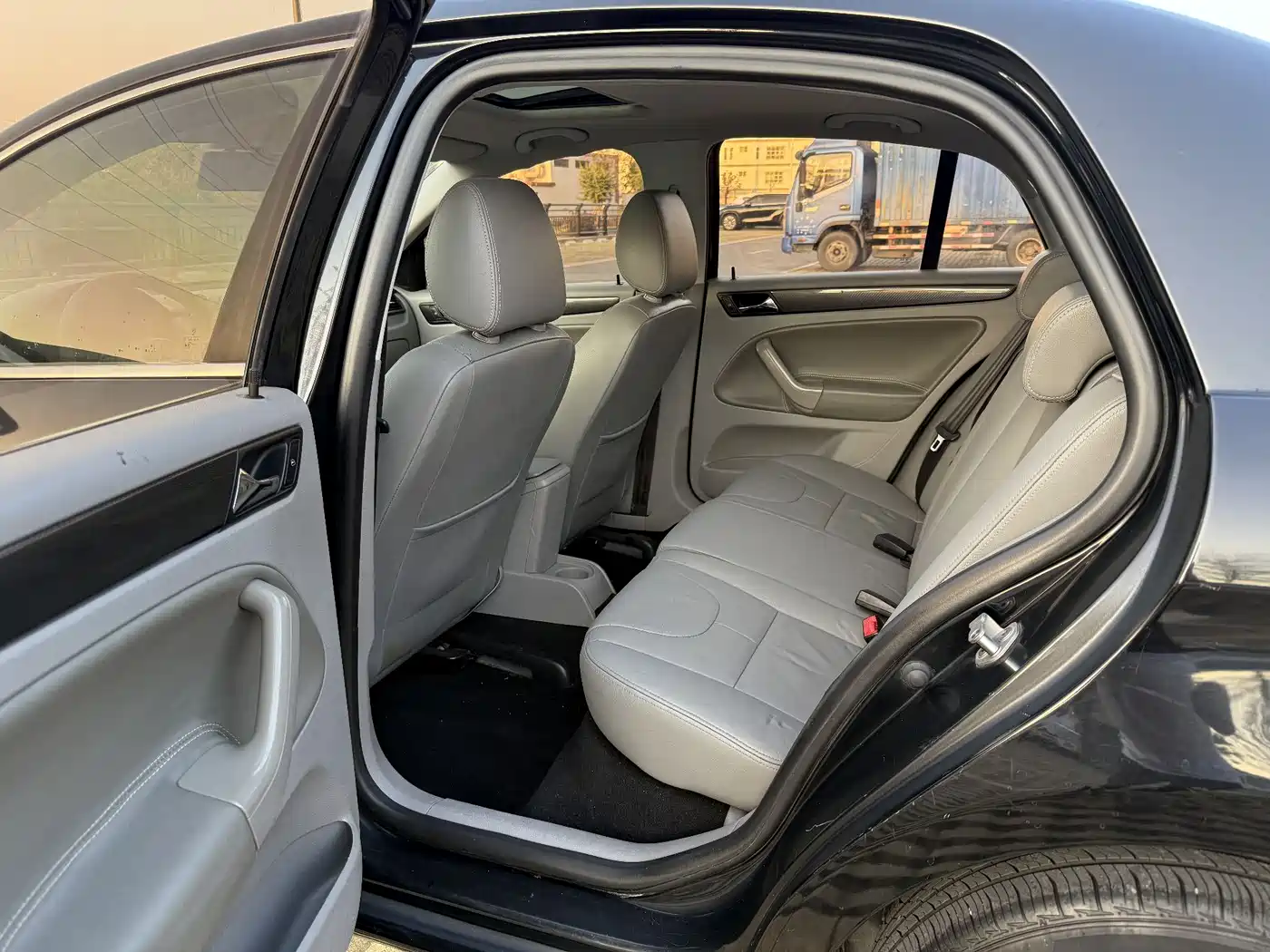 Volkswagen Bora 2012 1.6L Automatic Luxury Model фото 10