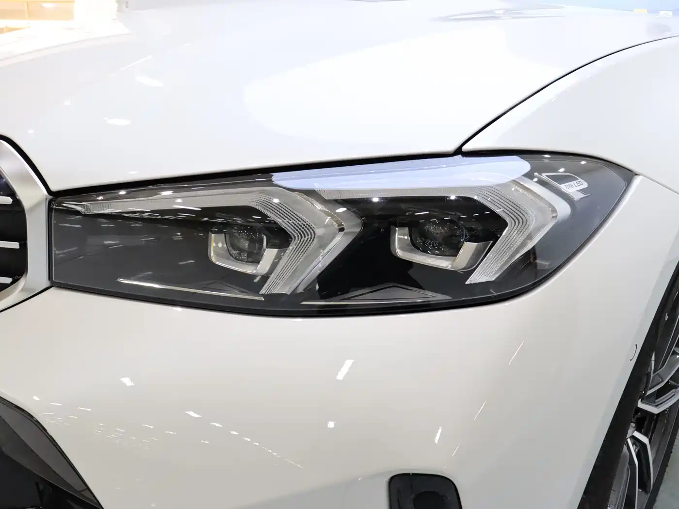 BMW 3 Series 2024 325Li xDrive M Sport Package фото 8