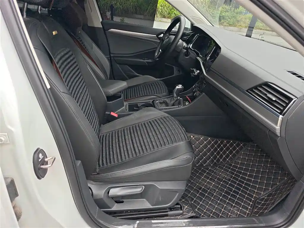Volkswagen Sagitar 2021 280TSI DSG Surpassing Edition фото 20