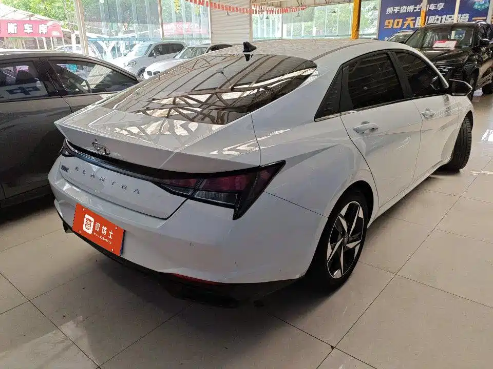 Hyundai Elantra 2021 1.5L CVT GLX Elite Edition фото 4