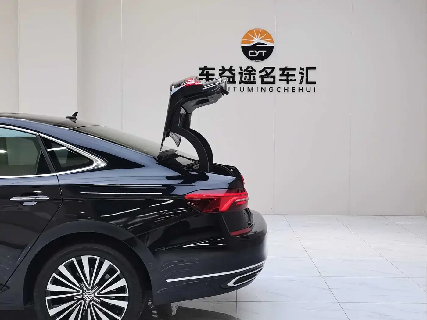Volkswagen Passat 2019 330TSI Premium Edition China V фото 28