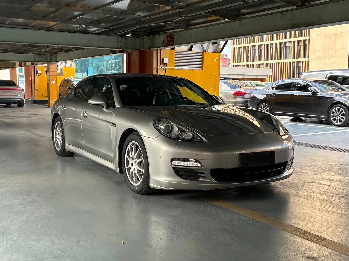 Фото 3 - Porsche Panamera