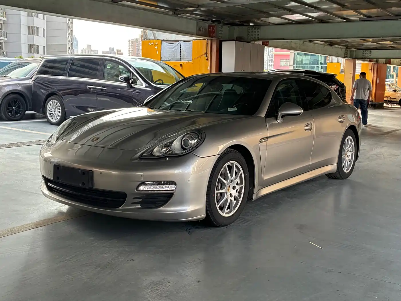 Фото 1 - Porsche Panamera