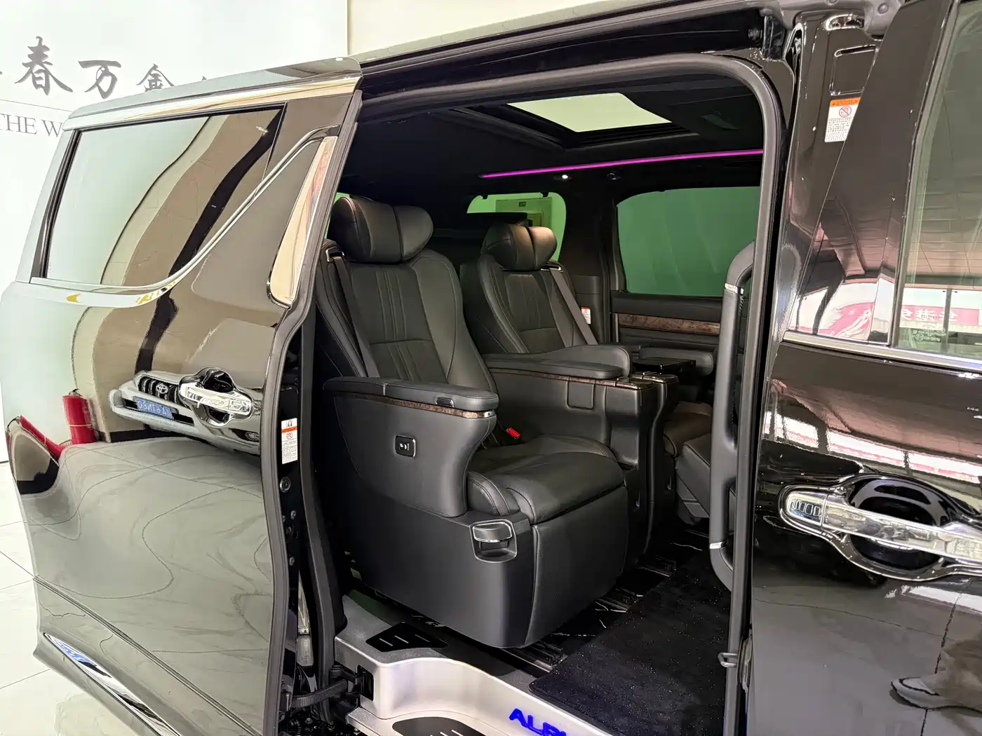 Toyota Alphard 2021 Hybrid 2.5L Premium фото 10
