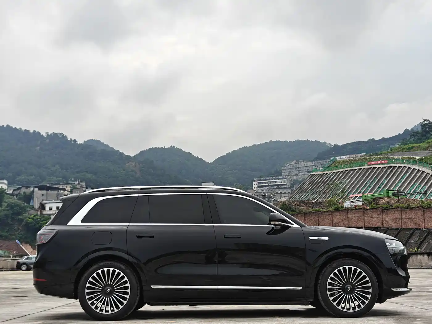 AITO Wenjie AITO M9 2024 Extended Range Ultra 42kWh 6-Seater фото 2