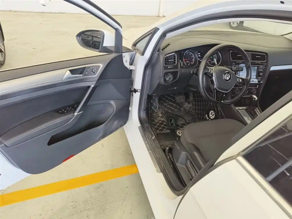 Volkswagen Golf 2018 1.6L Automatic Comfort фото 16