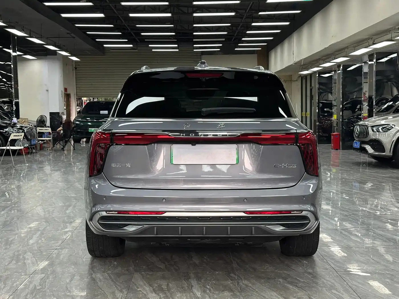 Фото 16 - Hongqi E-HS9