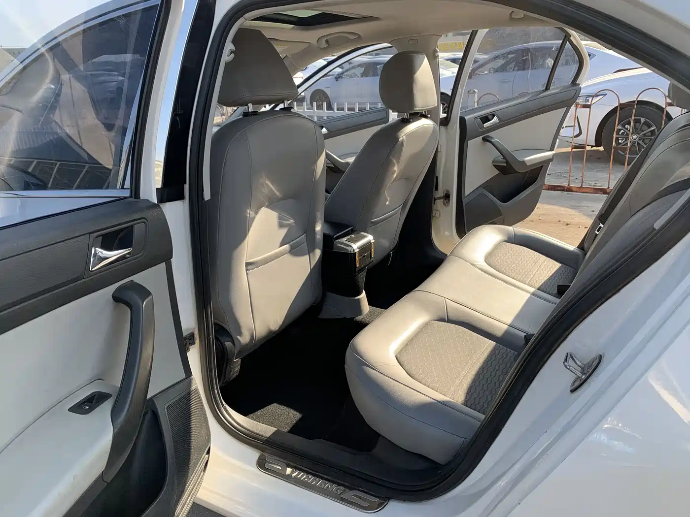 Škoda Rapid 2016 1.6L Automatic Pioneer Edition фото 6