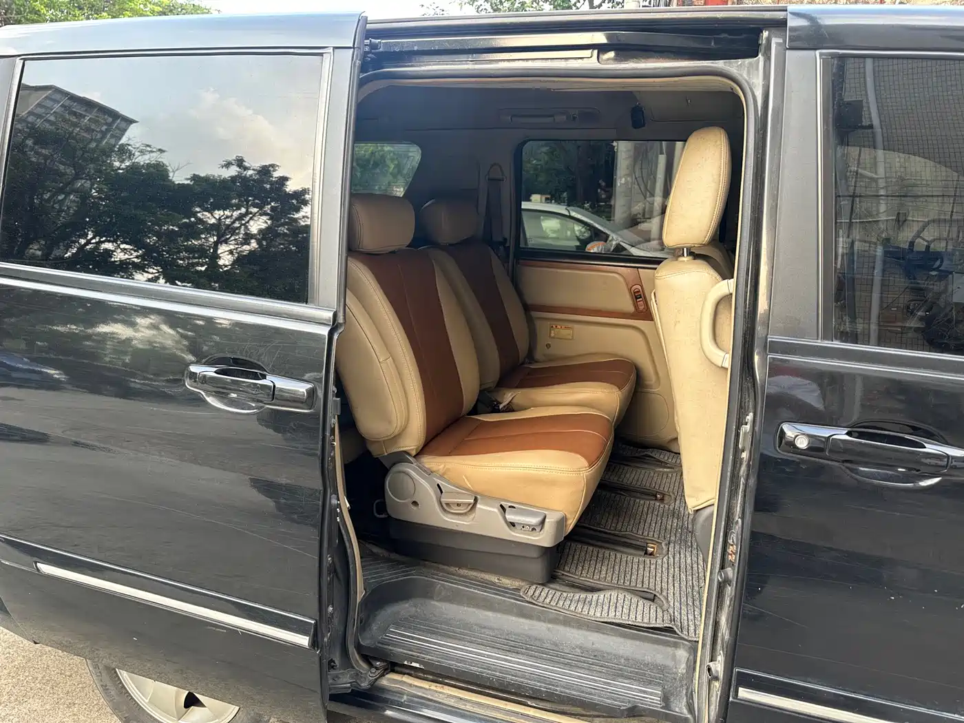Dongfeng Yuxuan 2012 2009 2.5L Auto Luxury Edition