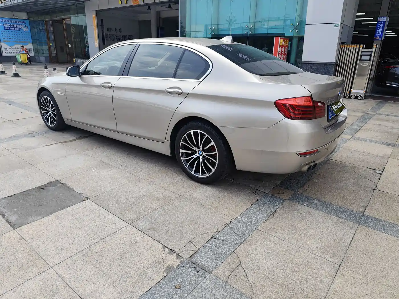 BMW 5 Series 2014 525Li Luxury Design Package фото 7