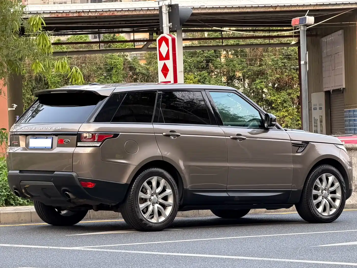 Land Rover Range Rover Sport 2016 Model 3.0 SC V6 HSE фото 5