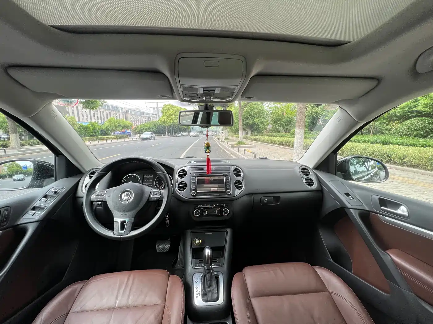 Volkswagen Tiguan 2012 2.0TSI Luxury Edition фото 9
