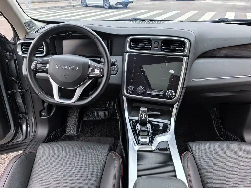 Lynk & Co 01 2019 2.0T 2WD Shine Pro Version China VI фото 3