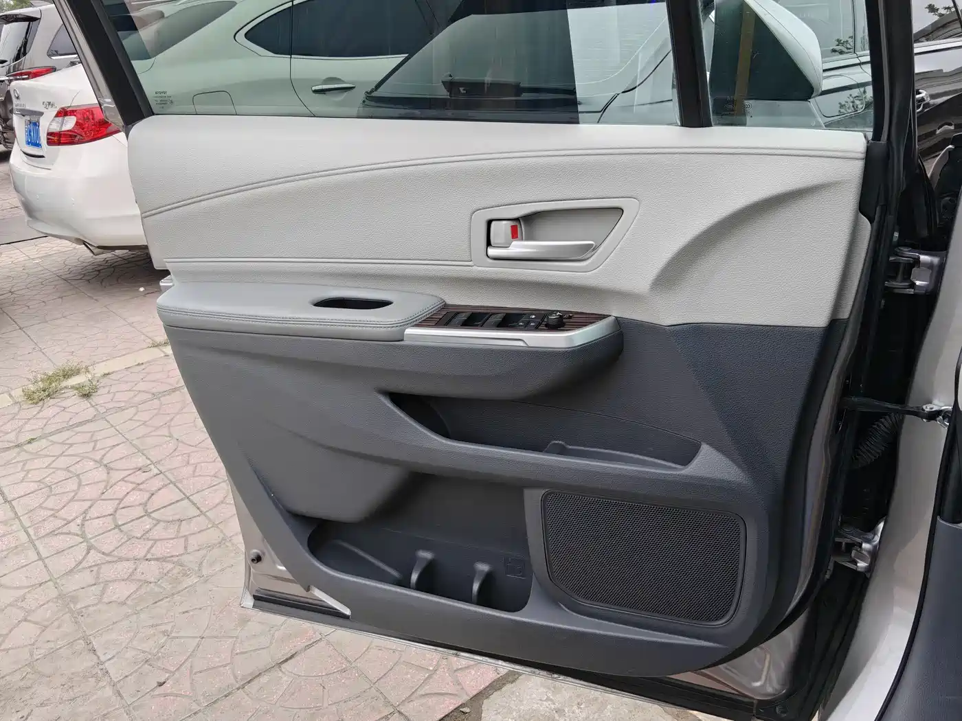 Toyota Sienna 2021 2.5L Hybrid Luxury Edition фото 4