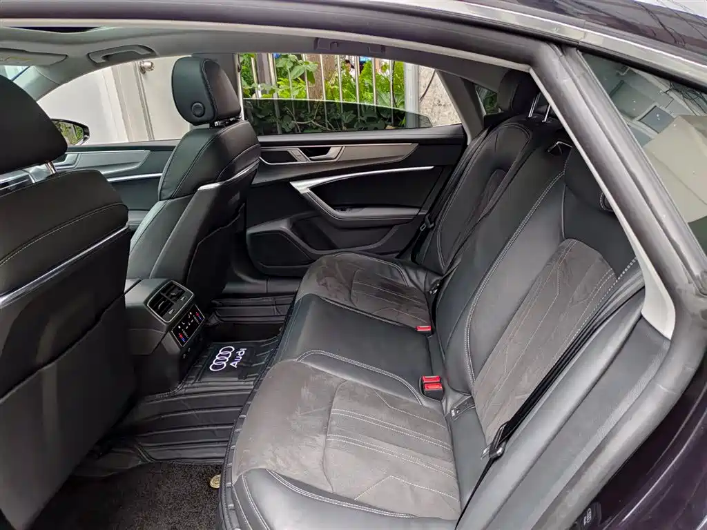 Audi A7L 2024 45TFSI S-line Dream Edition Crystal Package фото 8