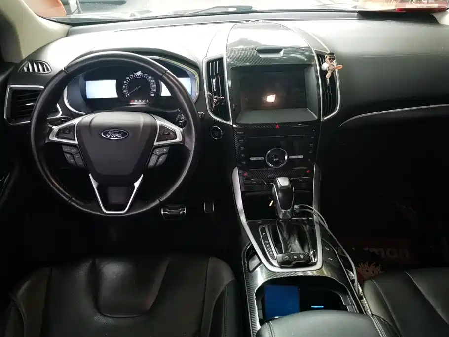 Фото 12 - Ford Edge