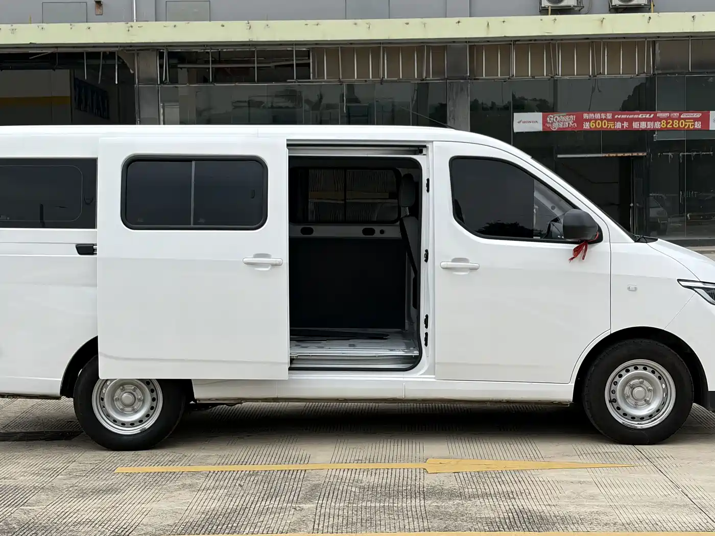 Wuling Motors Wuling Yangguang 2026 2025 400km Bus Comfort Edition