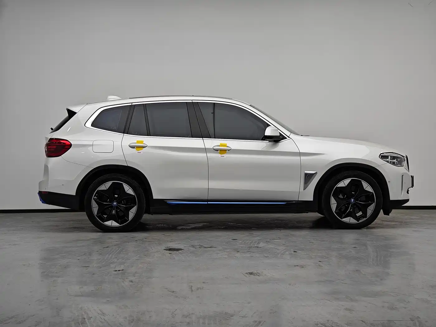 BMW iX3 2021 Facelift Pioneer фото 8