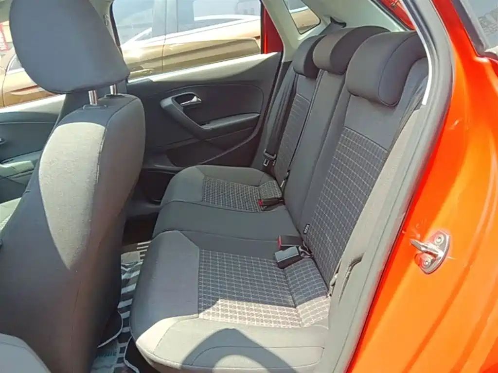 Volkswagen Polo 2016 1.6L Automatic Comfort фото 17