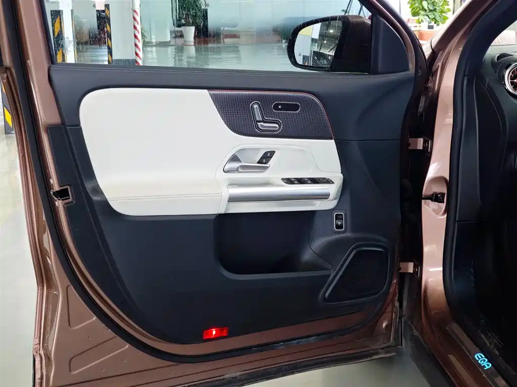 Mercedes-Benz EQA 2022 EQA 300 4MATIC Launch Special Edition фото 10