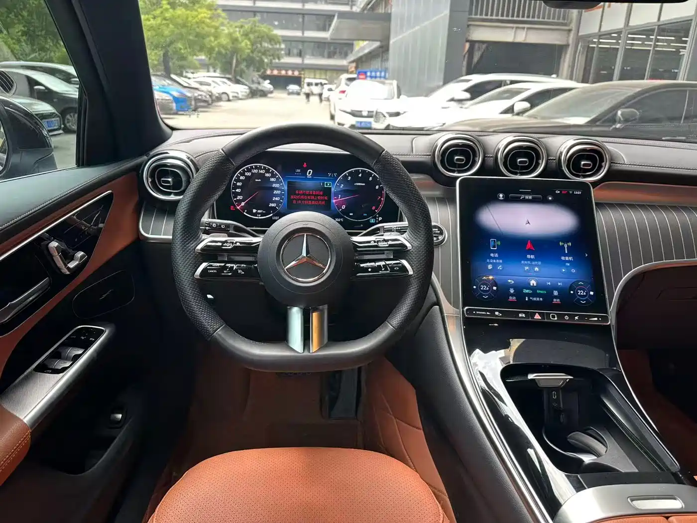 Mercedes-Benz GLC 2023 Facelift GLC 300 L 4MATIC Sport 5-Seater фото 8
