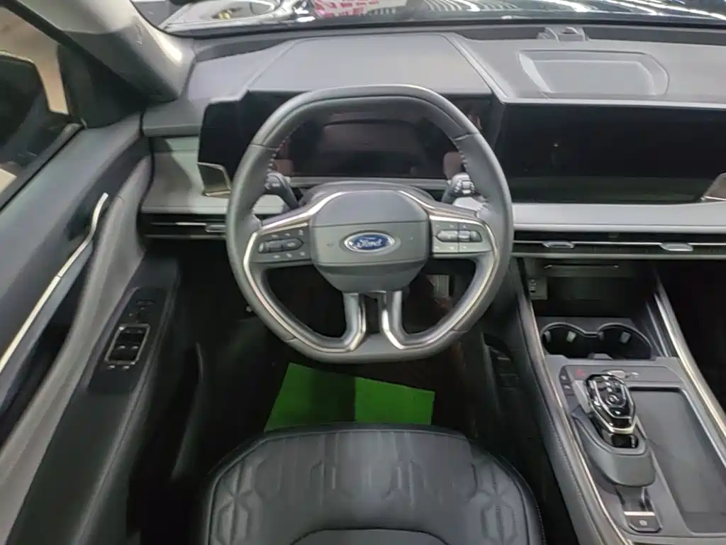 Фото 11 - Ford Edge