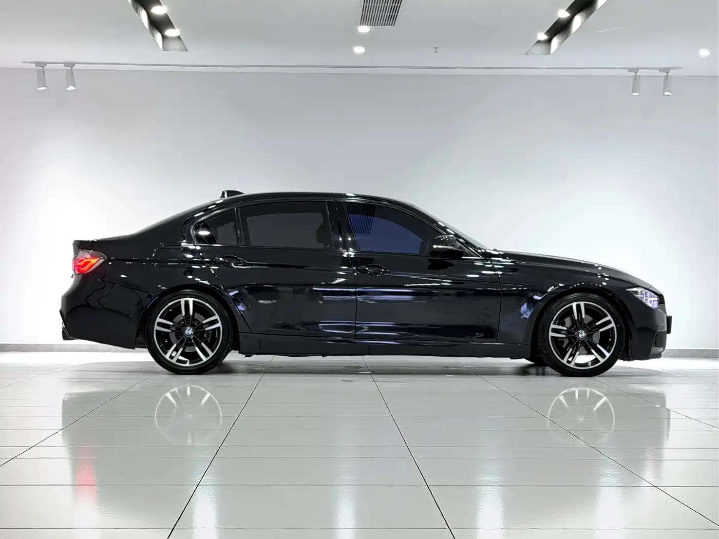 BMW 3 Series 2017 320Li M Sport фото 3
