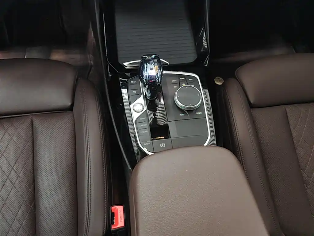 BMW iX3 2022 Leading Edition фото 14