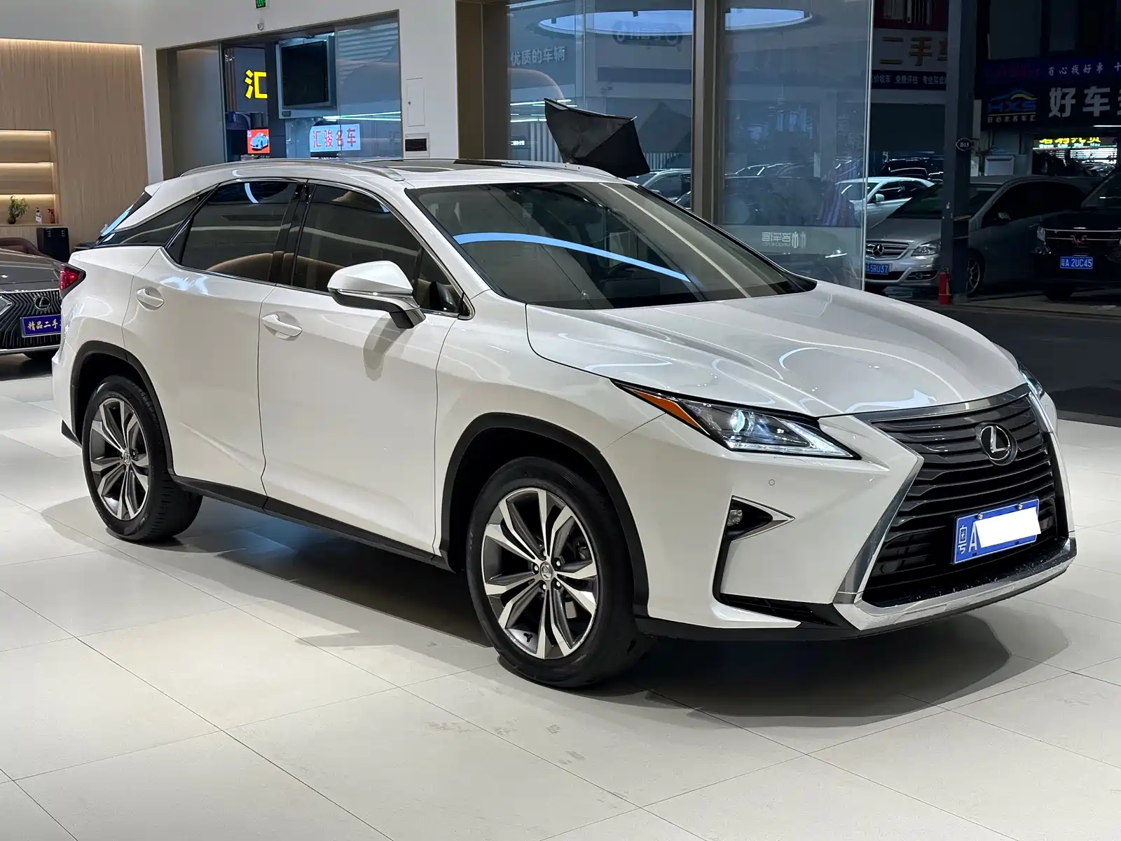 Фото 3 - Lexus RX