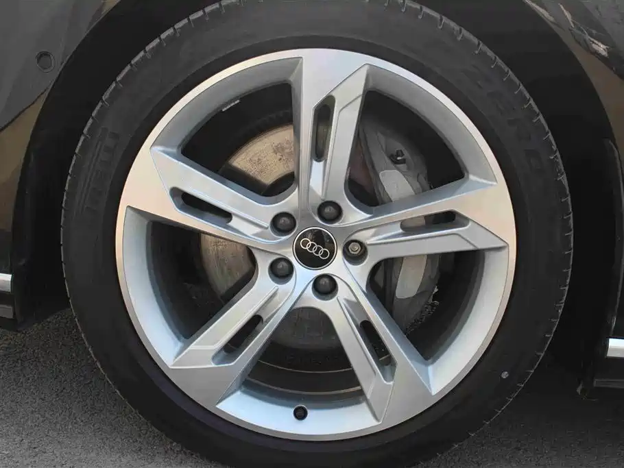 Audi A8 2023 A8L 50 TFSI quattro Exclusive фото 16