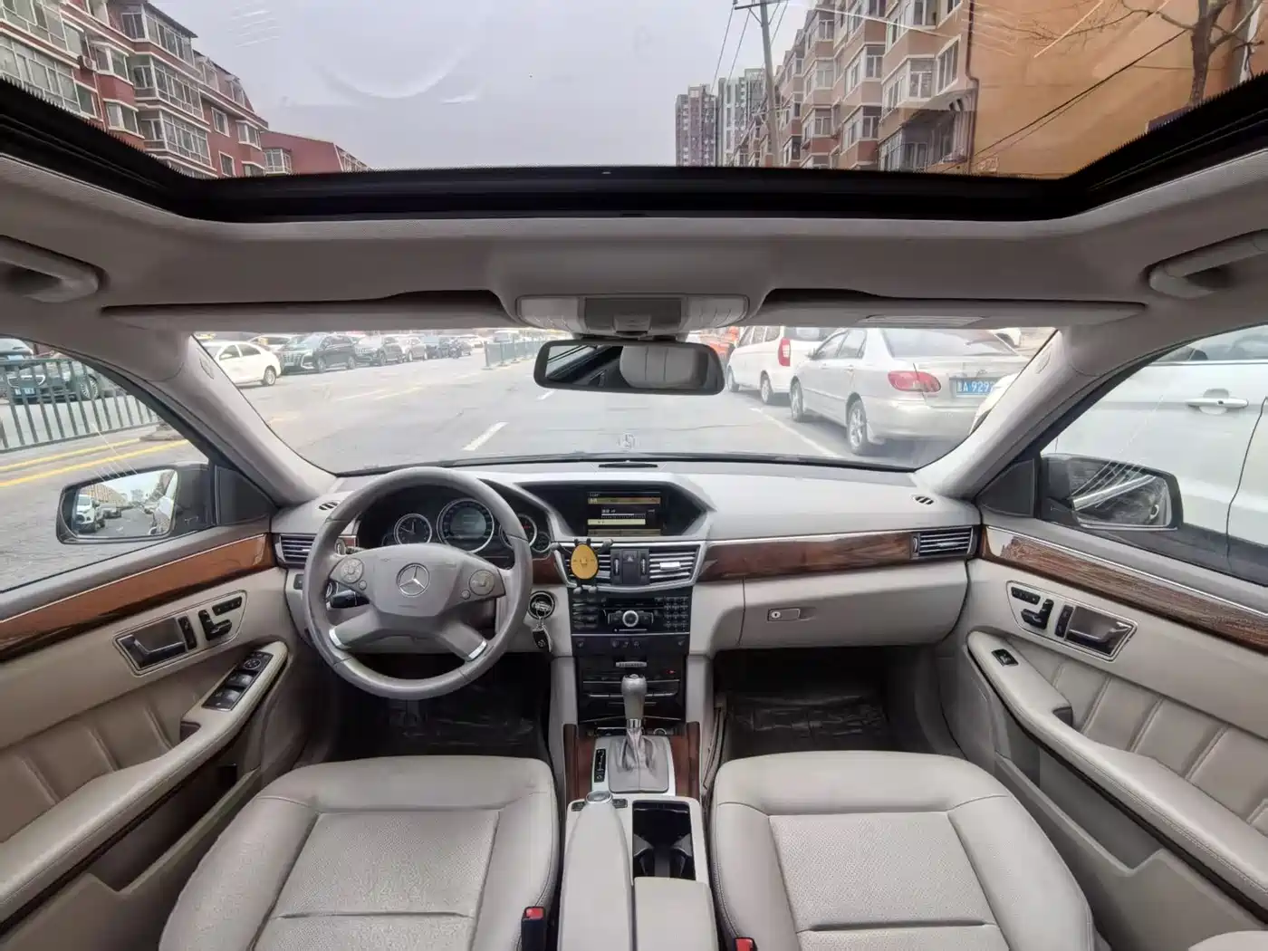 Mercedes-Benz E-Class 2011 E 260 L CGI Fashion фото 7