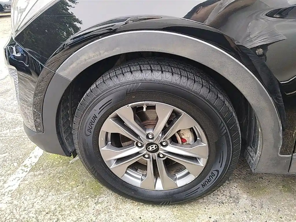 Hyundai Santa Fe 2013 Model 2.4L Automatic 2WD Smart фото 23