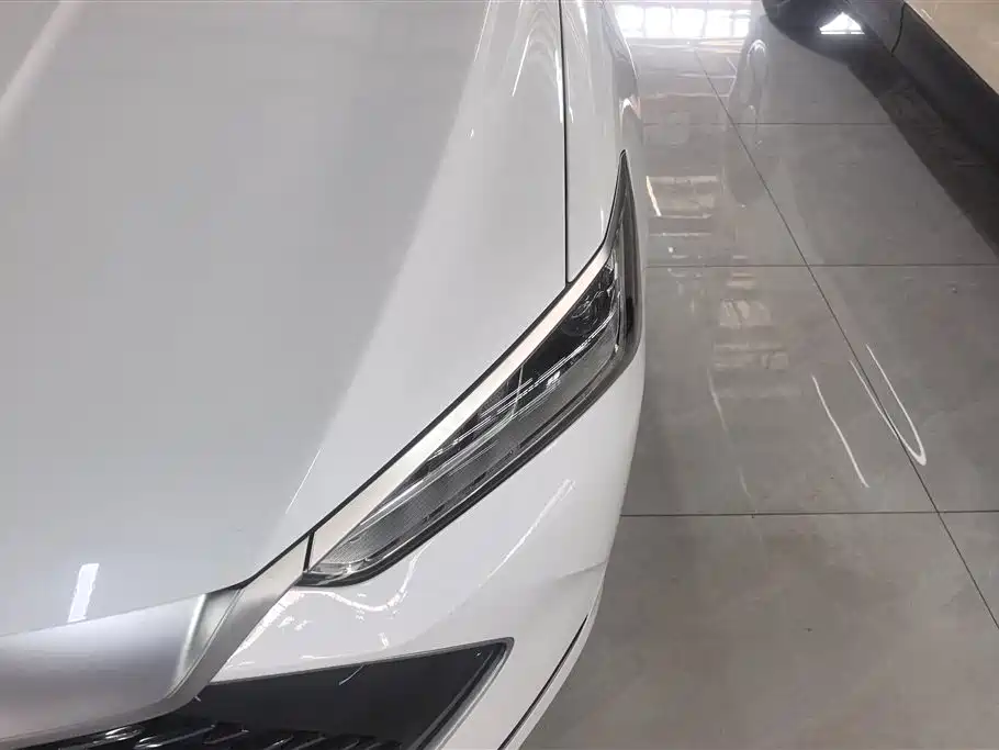 BYD Qin PLUS 2024 Glory Edition DM-i 55KM Leading фото 5