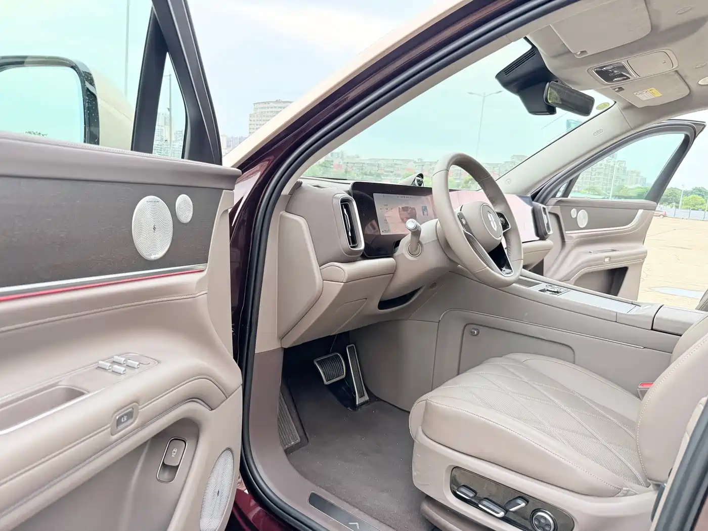 AITO Wenjie AITO M9 2025 Extended Range Ultra 52kWh 6-Seater фото 13