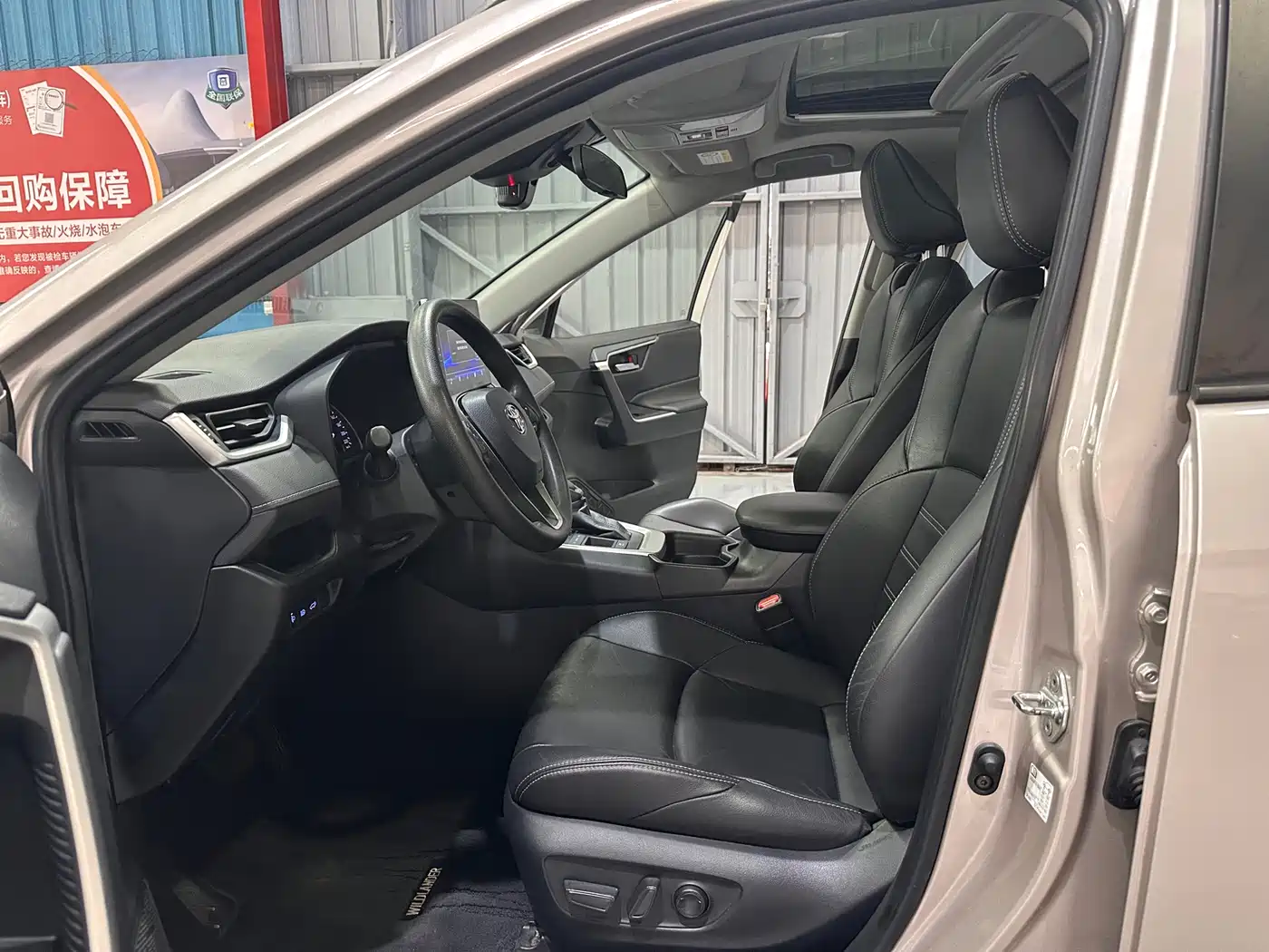 Toyota Wildlander 2020 Dual Engine 2.5L E-CVT FWD Luxury фото 4