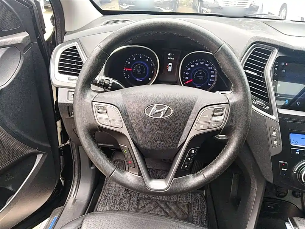Hyundai Santa Fe 2013 Model 2.4L Automatic 2WD Smart фото 11