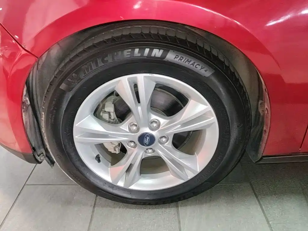 Фото 23 - Ford Focus